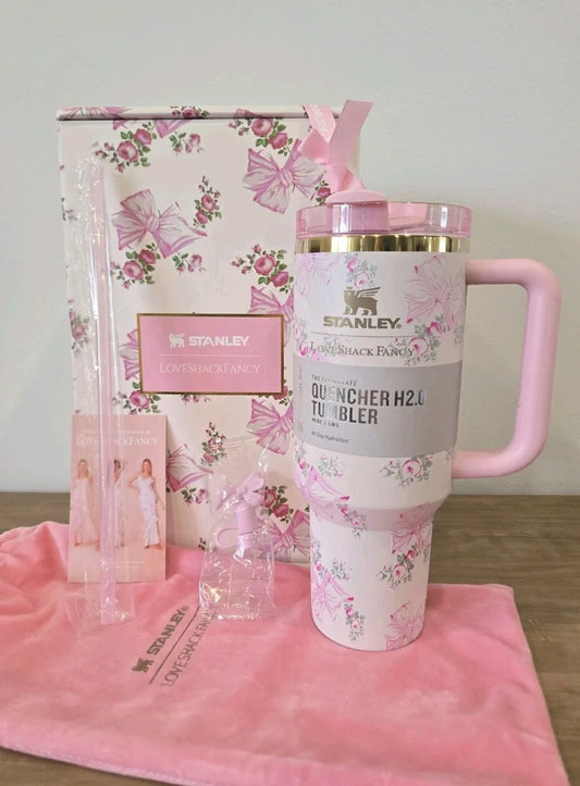 The Stanley x LoveShackFancy Holiday Quencher Cup 40 oz – Rosa Beaux Pink